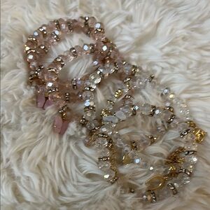 🚫SOLD🚫. Delicate Pink 3crystal  gemstone with gold tone metals Bracelet NWOT